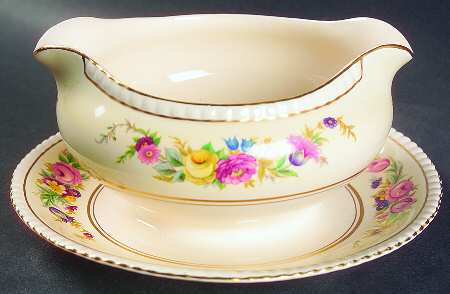 Hampton Court Gravy Boat with Attached Underplate