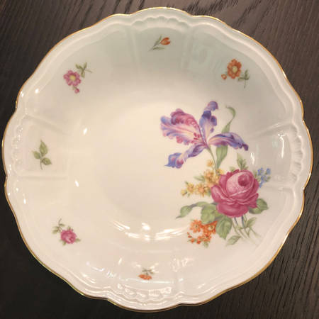 Memento 9" Round Vegetable Bowl