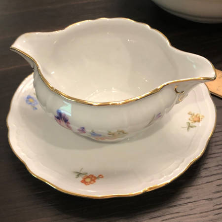 Memento Gravy Boat with Attached Underplate
