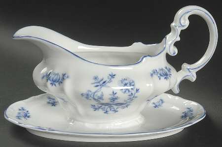 Ming Blue Gravy Boat with Attached Underplate