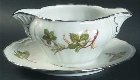 Woodmere Gravy Boat with Attached Underplate