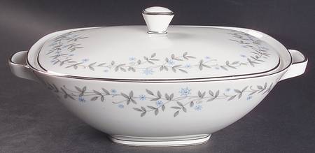 Arietta Oval Covered Vegetable
