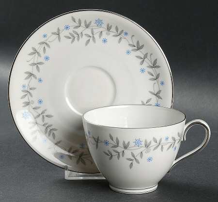 Arietta Flat Cup & Saucer Set