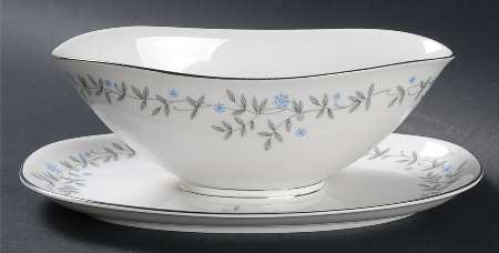 Arietta Gravy Boat with Attached Underplate