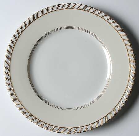 Baronial (White Center) Dinner Plate