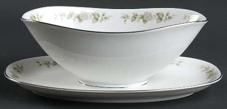 Cindy Gravy Boat with Attached Underplate