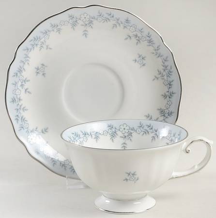 Delphine Footed Cup & Saucer Set