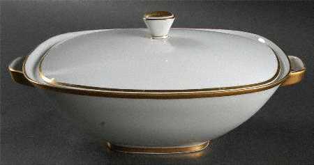 Elegance Oval Covered Vegetable