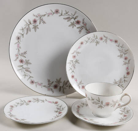 Fascination 40 Piece Estate Set