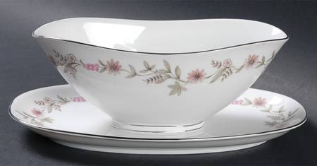 Fascination Gravy Boat with Attached Underplate