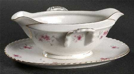 Fiorella Gravy Boat with Attached Underplate