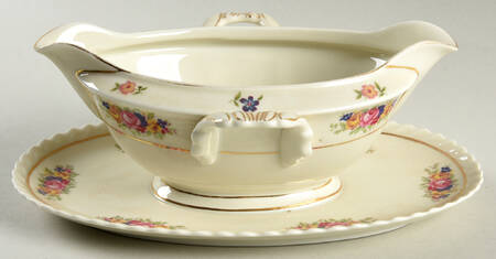 FR1 Gravy Boat with Attached Underplate