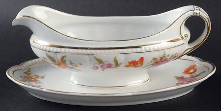 FR18 Gravy Boat with Attached Underplate
