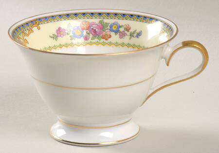 FR51 Footed Cup