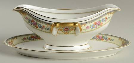FR51 Gravy Boat with Attached Underplate