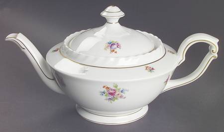 Gretchen Teapot & Lid