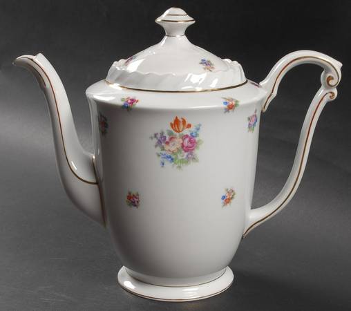 Gretchen Coffee Pot & Lid