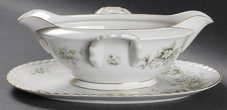 Hawthorn Gravy Boat with Attached Underplate