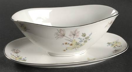 Hermosa (Platinum Trim) Gravy Boat with Attached Underplate