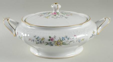 Isabelle Round Covered Vegetable