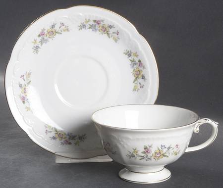 Isabelle Footed Cup & Saucer Set