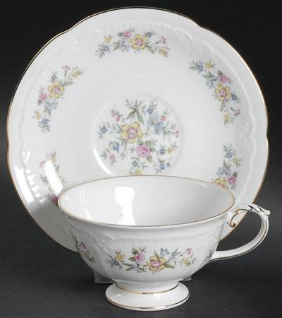 Isabelle Footed Cup & Saucer Set