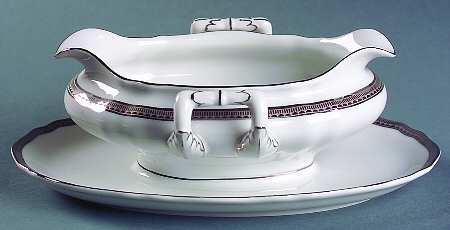 La Duchesse Gravy Boat with Attached Underplate