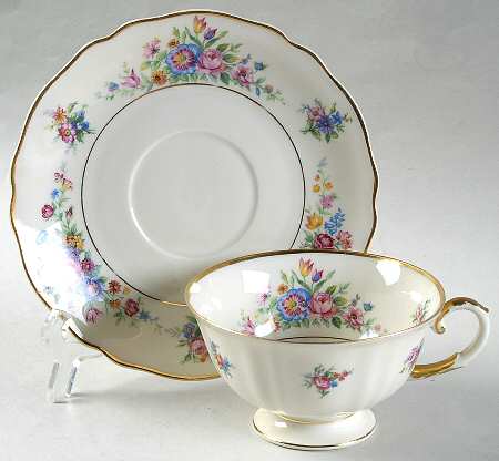 Lakme Footed Cup & Saucer Set