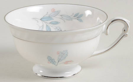 Laurel Oak Footed Cup