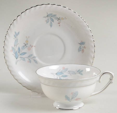 Laurel Oak Footed Cup & Saucer Set