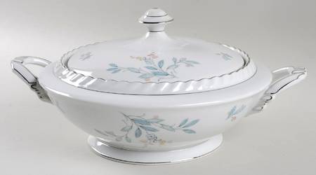 Laurel Oak Round Covered Vegetable