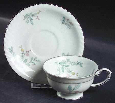 Laurel Oak Footed Cup & Saucer Set