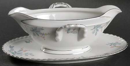 Laurel Oak Gravy Boat with Attached Underplate