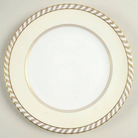 La Princesse (Cream Background) Luncheon Plate