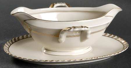La Princesse (Cream Background) Gravy Boat with Attached Underplate