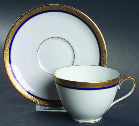La Reine Flat Cup & Saucer Set