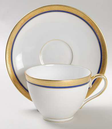 La Reine Footed Cup & Saucer Set
