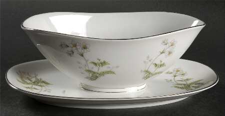 Loretta Gravy Boat with Attached Underplate