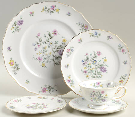 Millefleurs 40 Piece Estate Set