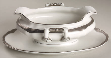 Platina Gravy Boat with Attached Underplate