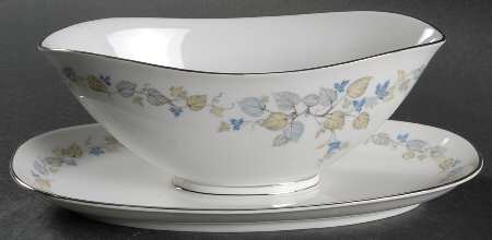 Vignette Gravy Boat with Attached Underplate