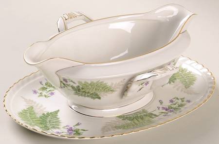 Woodland Gravy Boat with Attached Underplate