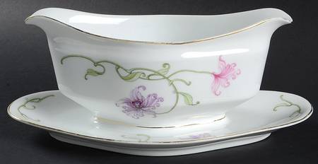 01076 Gravy Boat with Attached Underplate