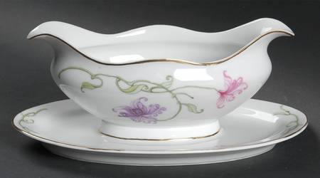 01076 Gravy Boat with Attached Underplate
