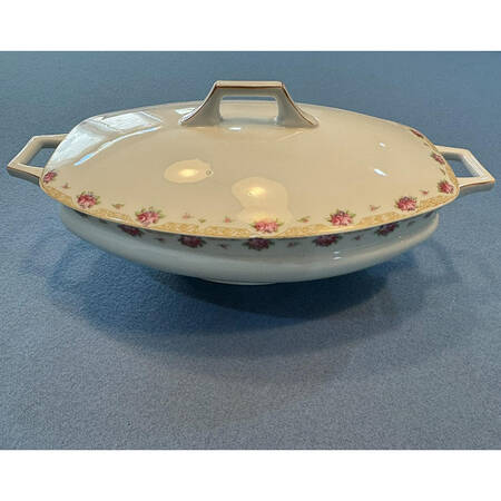 17539 Oval Covered Vegetable