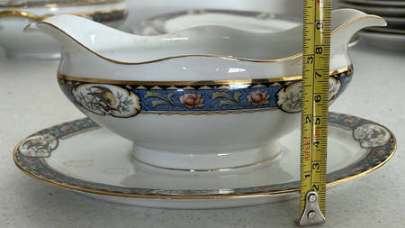 28001 Gravy Boat with Attached Underplate