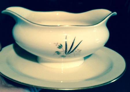 FRL4 Gravy Boat with Attached Underplate