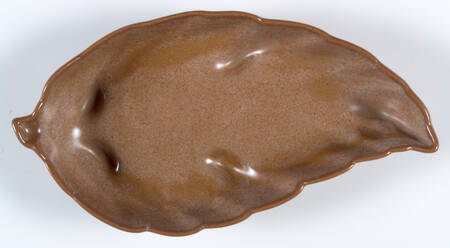Plainsman Brown 9" Leaf Dish