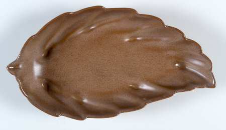 Plainsman Brown 12" Leaf Dish