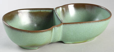 Plainsman Green 10" Oval Divided Vegetable Bowl
